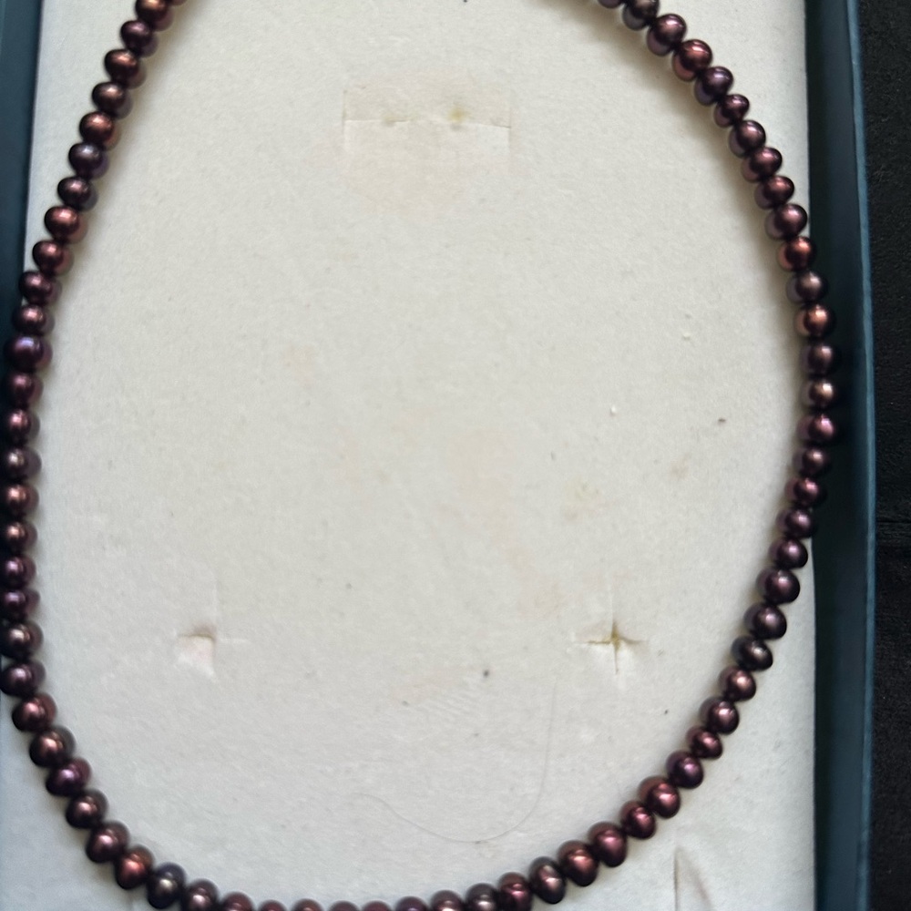 Elegant Pearl Necklace - Purple